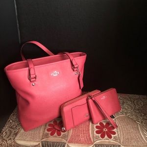 Coach Purse - Wallet - Wristlet
